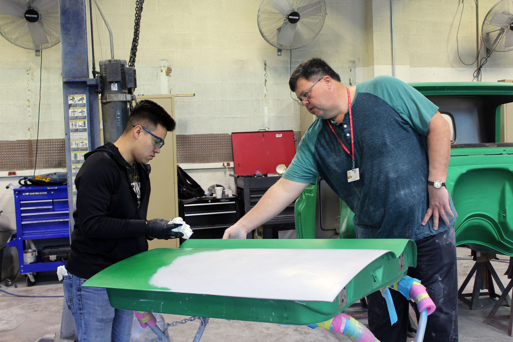 Walls student part of NWCC Collision Repair training